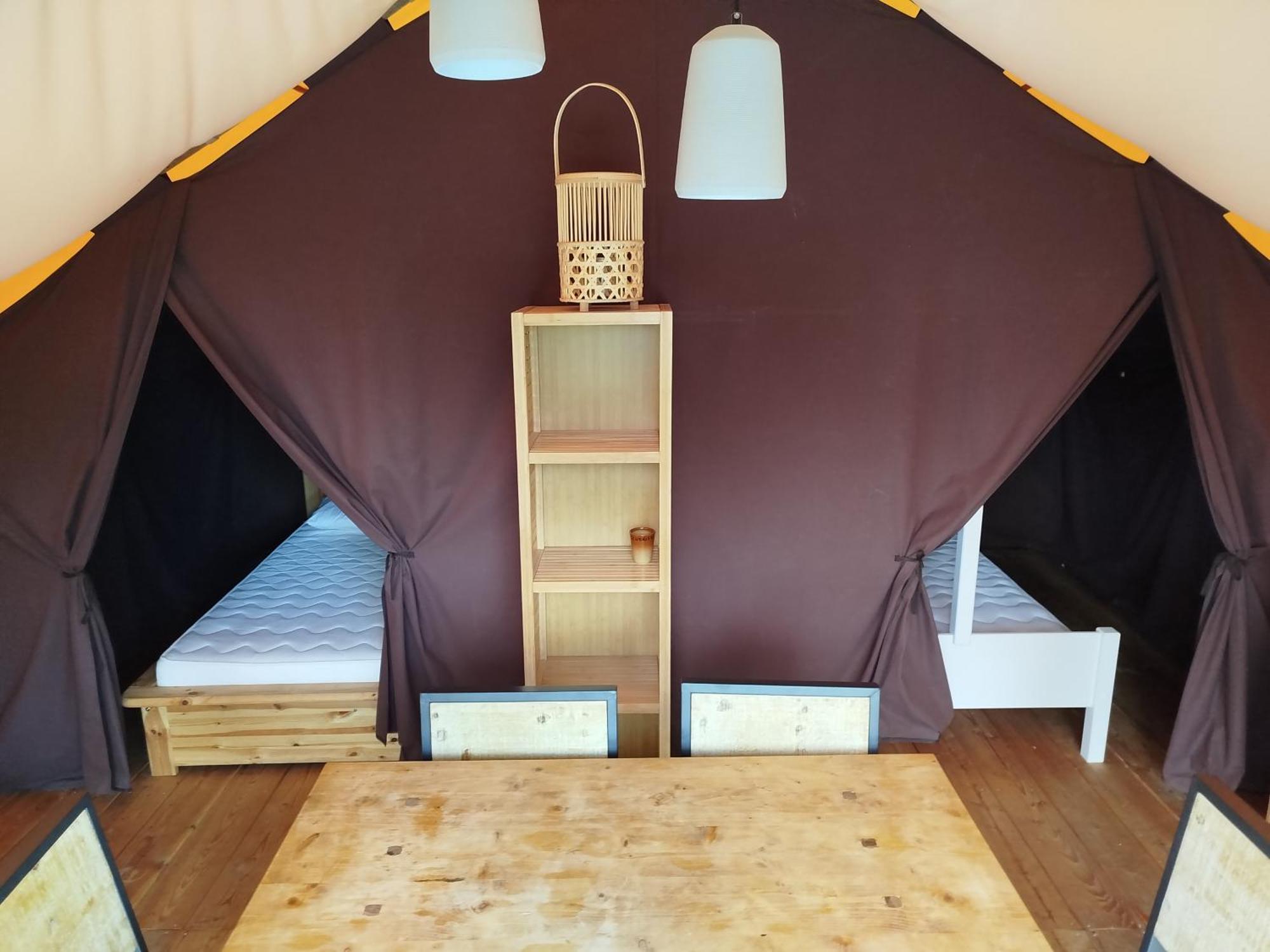 Tente Lodge Pour 5 Personnes En Bordure De La Riviere Allier Au Sein D'Un Petit Camping Saint-Yorre Exterior photo